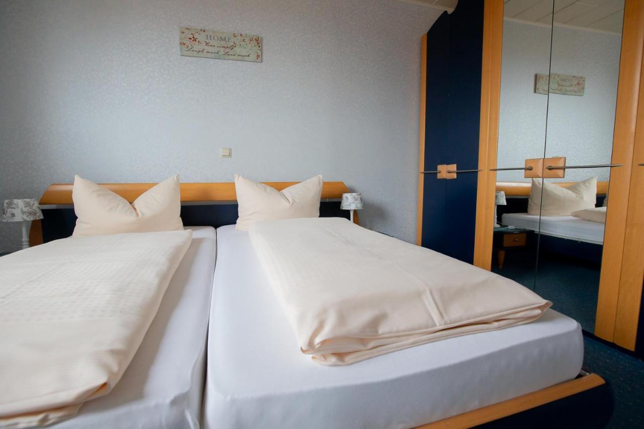 Dolgesheim Hotel Schlosshof מראה חיצוני תמונה