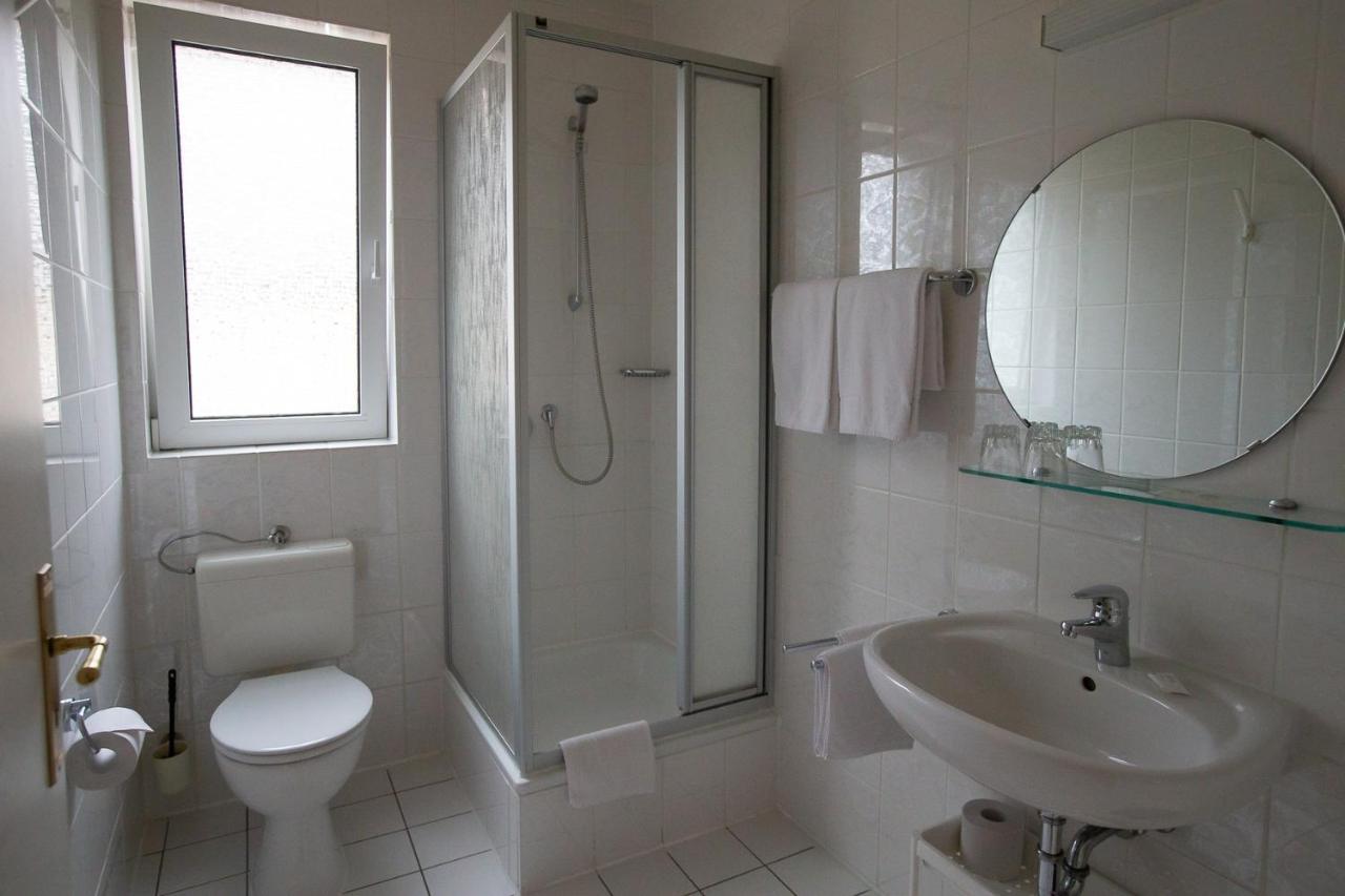 Dolgesheim Hotel Schlosshof מראה חיצוני תמונה