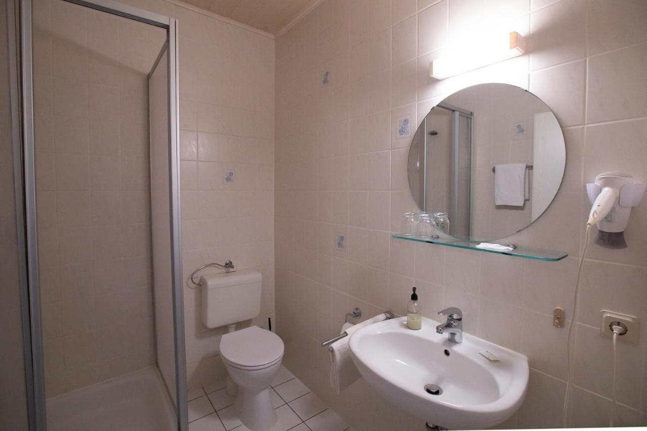Dolgesheim Hotel Schlosshof מראה חיצוני תמונה