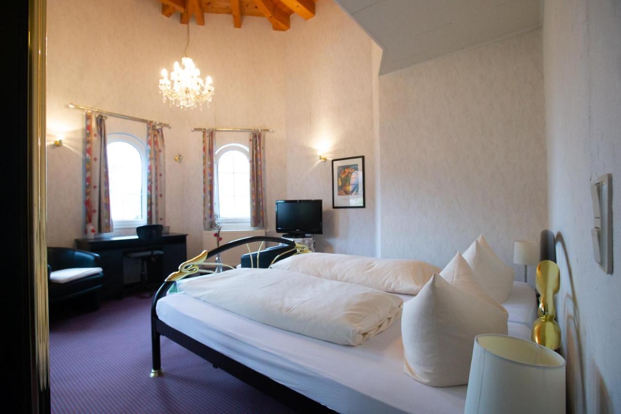 Dolgesheim Hotel Schlosshof מראה חיצוני תמונה