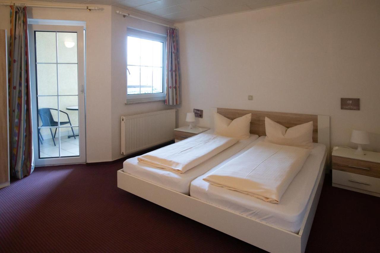 Dolgesheim Hotel Schlosshof מראה חיצוני תמונה