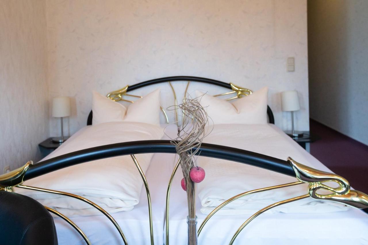 Dolgesheim Hotel Schlosshof מראה חיצוני תמונה