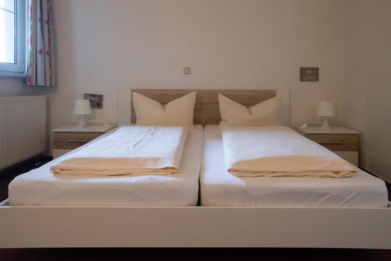 Dolgesheim Hotel Schlosshof מראה חיצוני תמונה