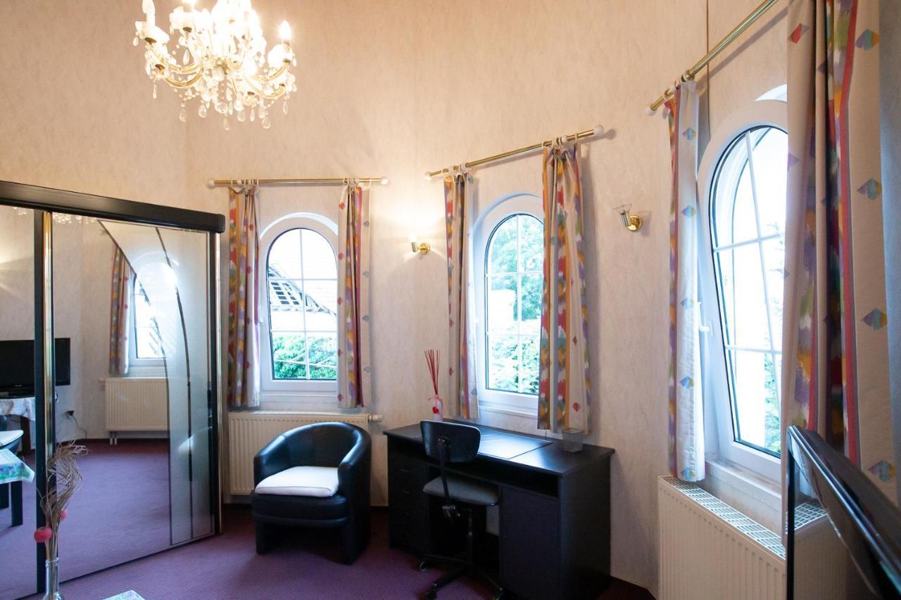 Dolgesheim Hotel Schlosshof מראה חיצוני תמונה