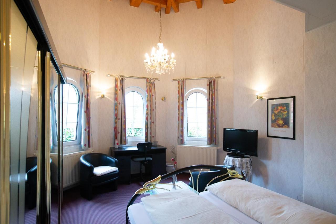 Dolgesheim Hotel Schlosshof מראה חיצוני תמונה