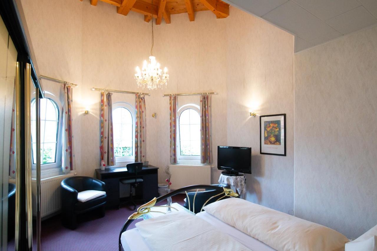 Dolgesheim Hotel Schlosshof מראה חיצוני תמונה