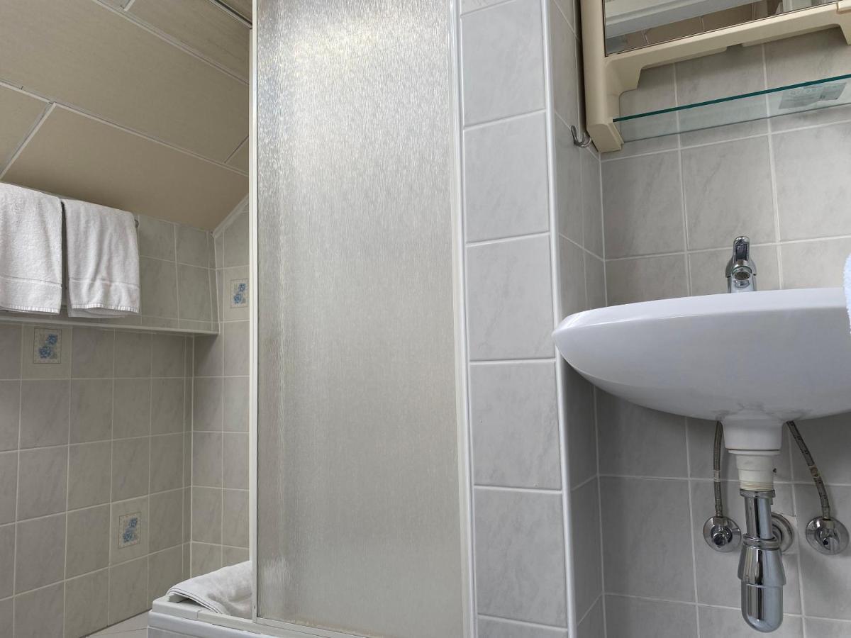 Dolgesheim Hotel Schlosshof מראה חיצוני תמונה