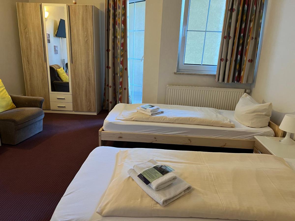 Dolgesheim Hotel Schlosshof מראה חיצוני תמונה
